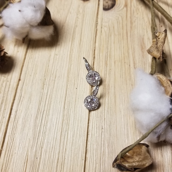 Beautiful SILVER plated CZ Dangle earrings - Picture 4 of 14